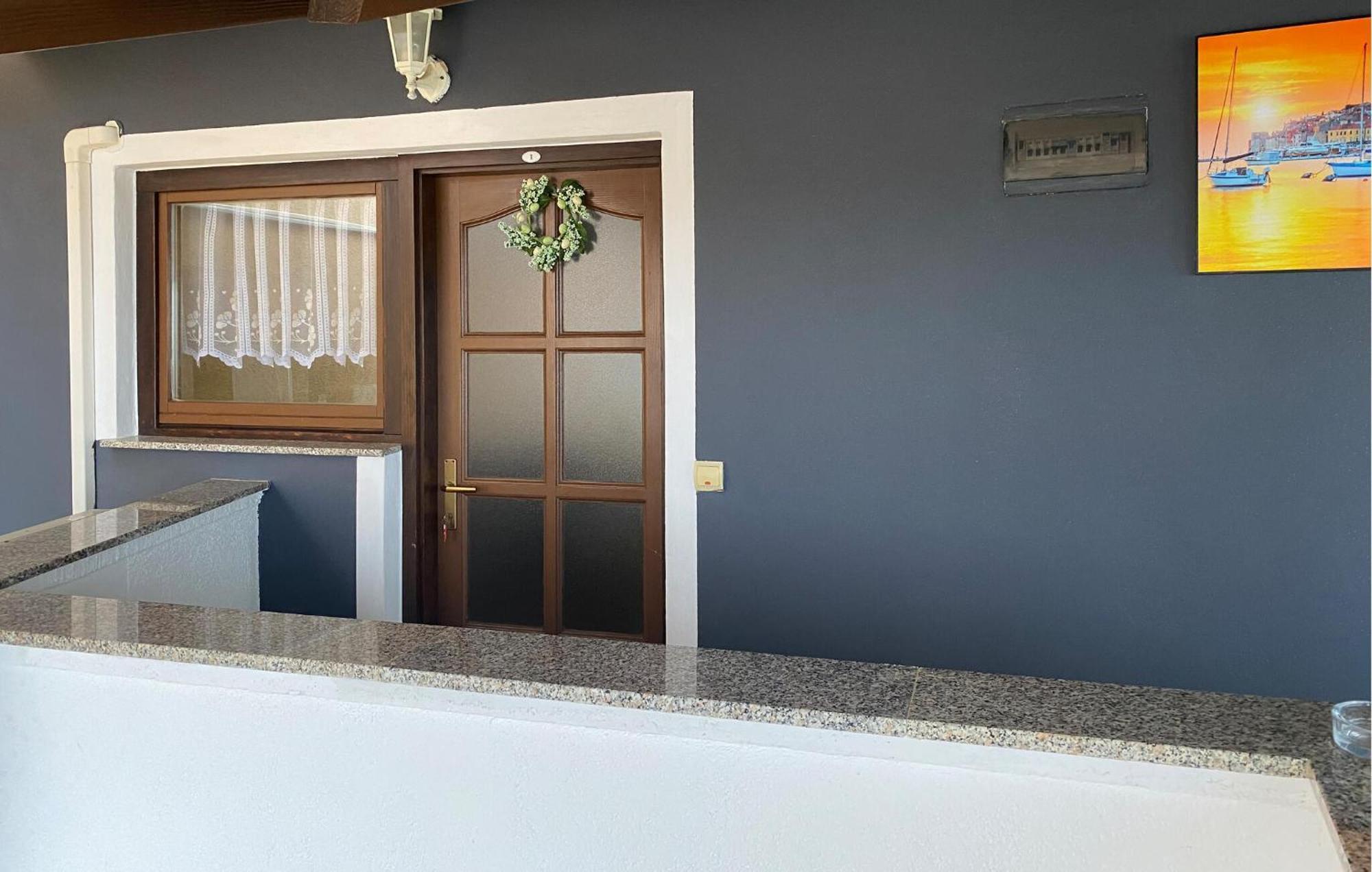1 Bedroom Awesome Apartment In Ližnjan المظهر الخارجي الصورة